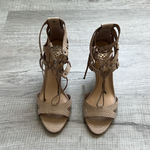 NWT Vince Camuto Claran Heels - Picture 2 of 5